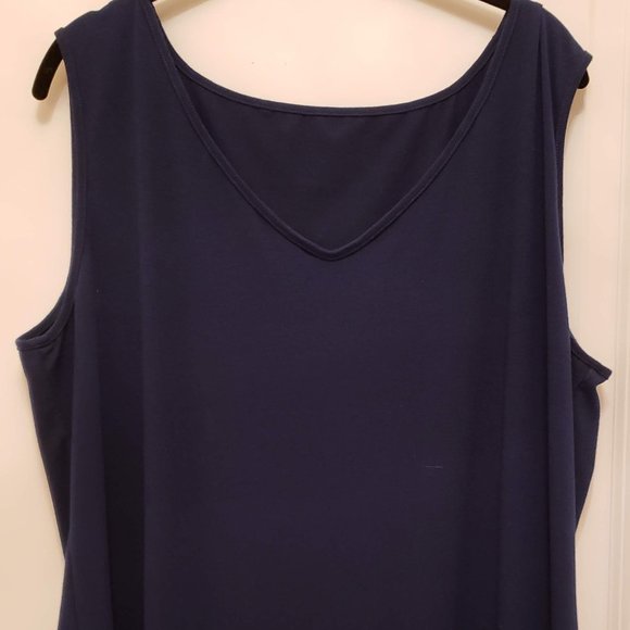 Navy blue knit tank top vee neck - Picture 2 of 4